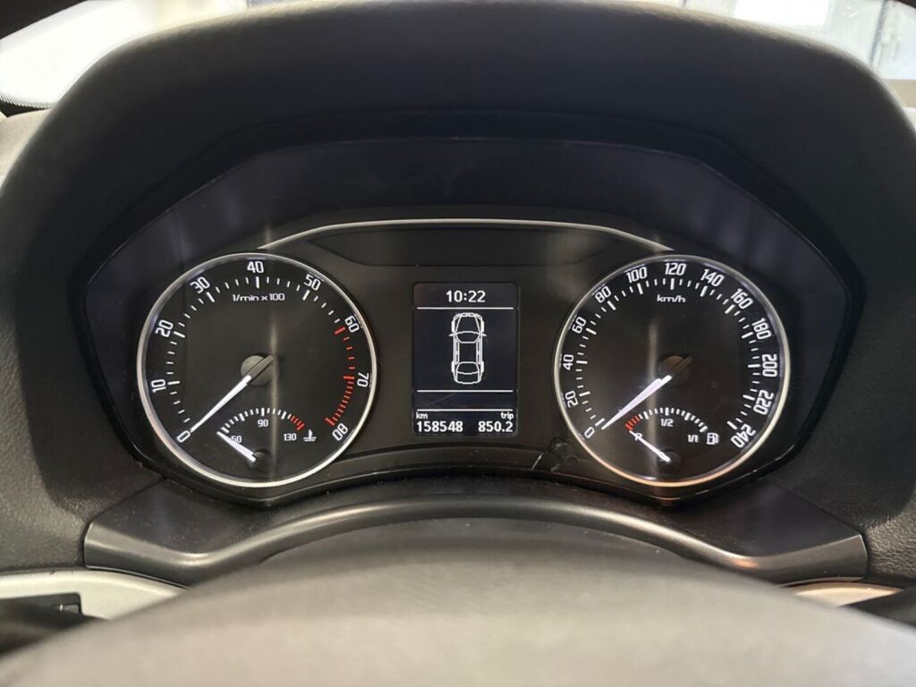 Skoda Octavia 2010 Ruskea (beige)