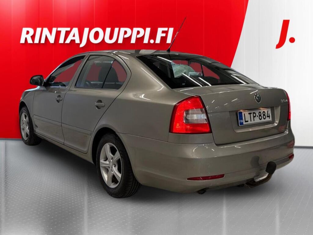 Skoda Octavia 2010 Ruskea (beige)