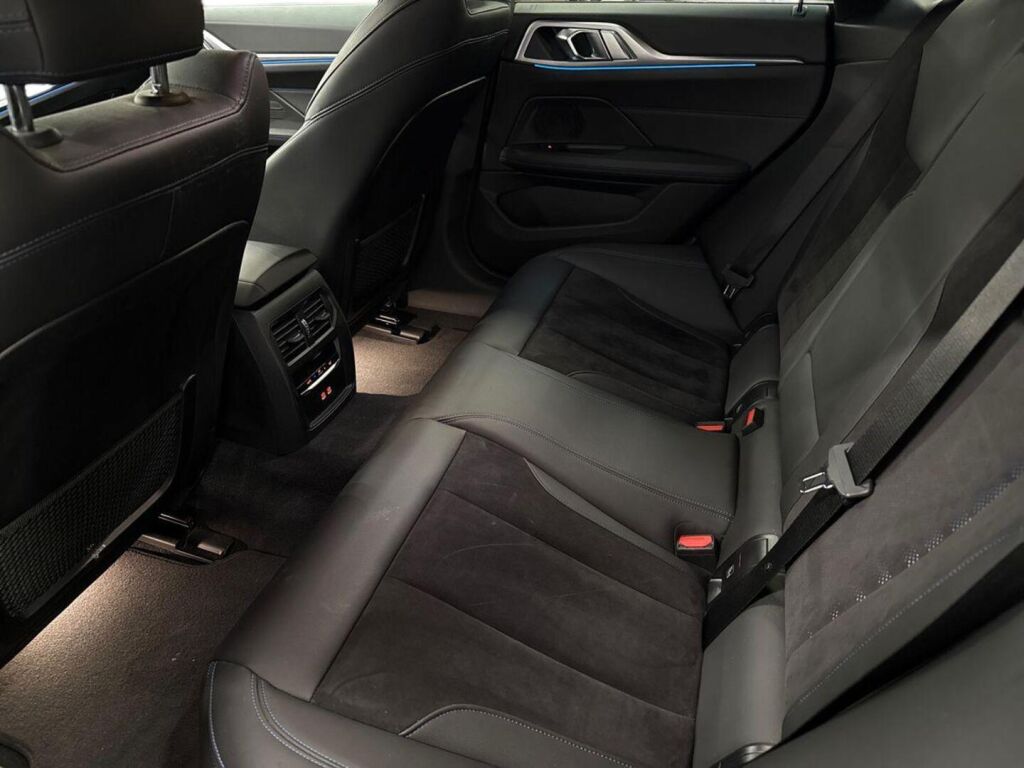 BMW i4 2022 Musta