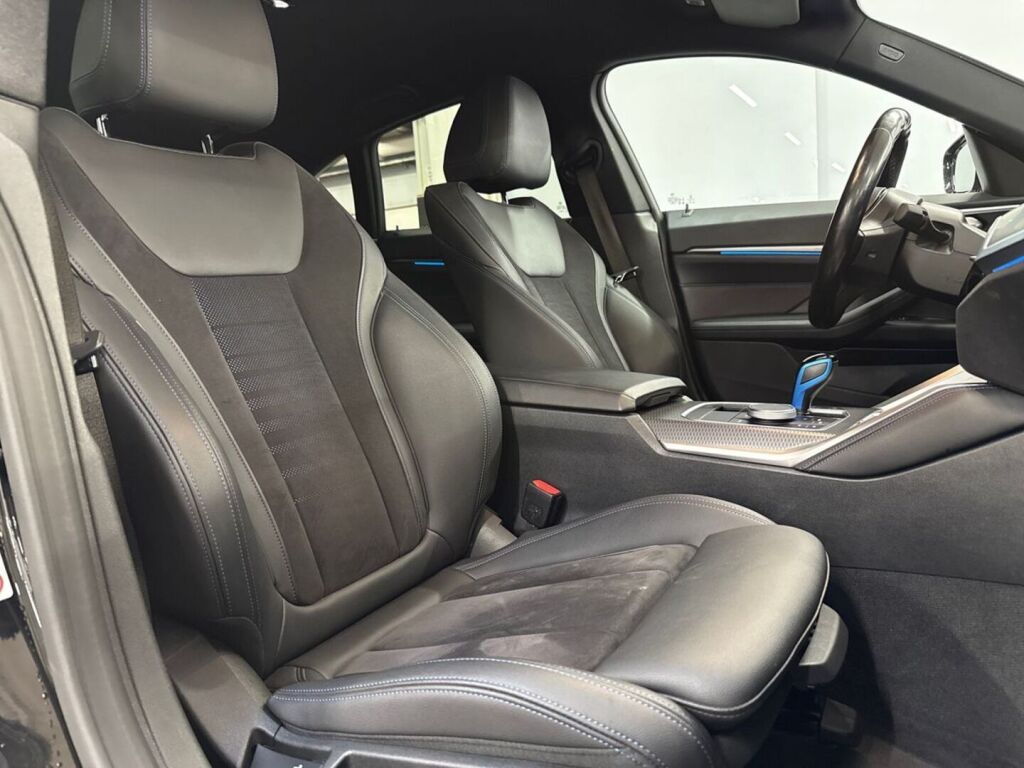 BMW i4 2022 Musta