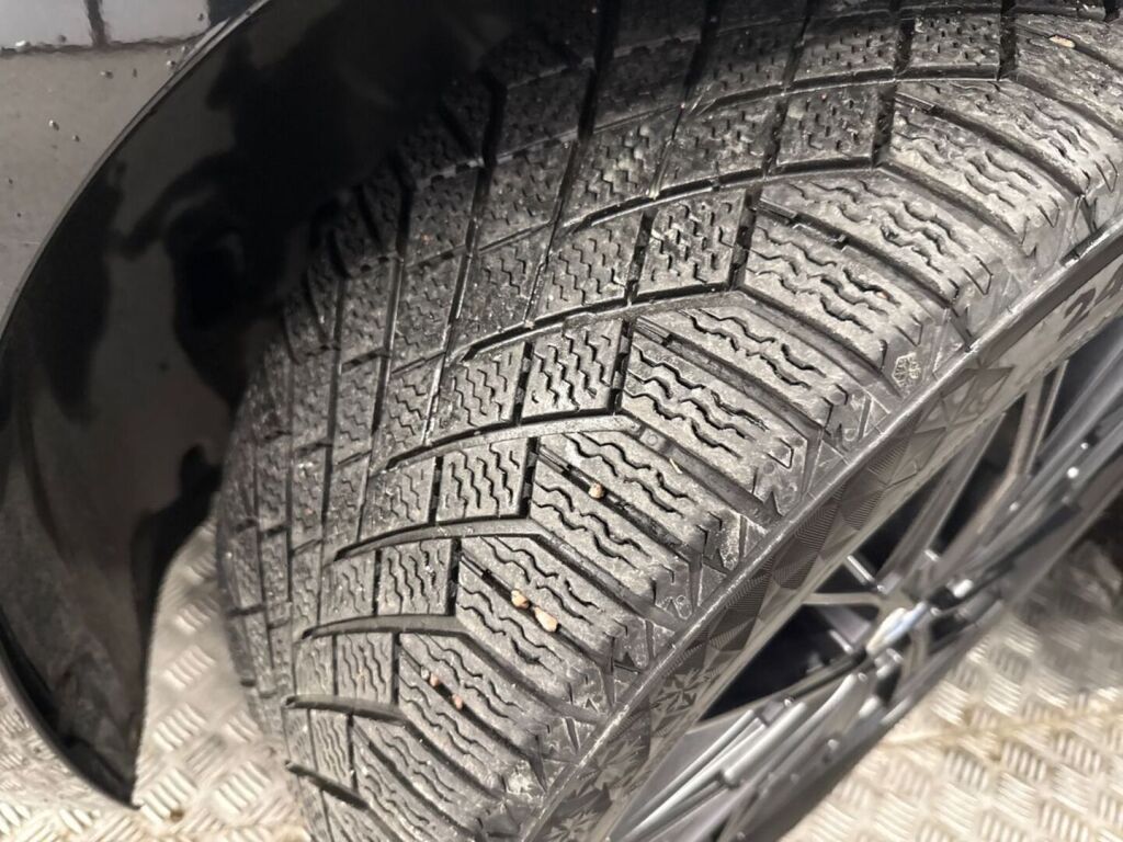 BMW i4 2022 Musta