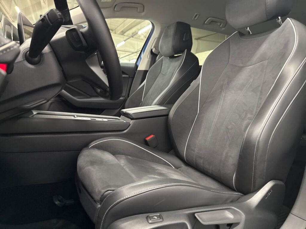 Volkswagen Passat 2025 Sininen