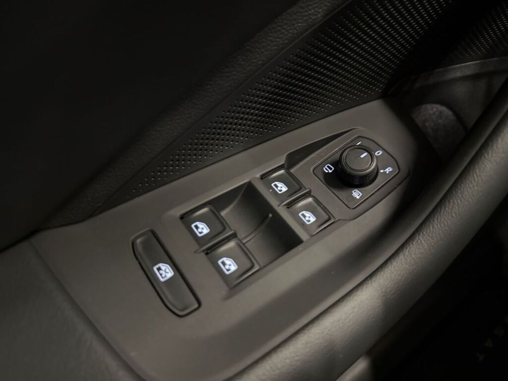 Volkswagen Passat 2025 Sininen
