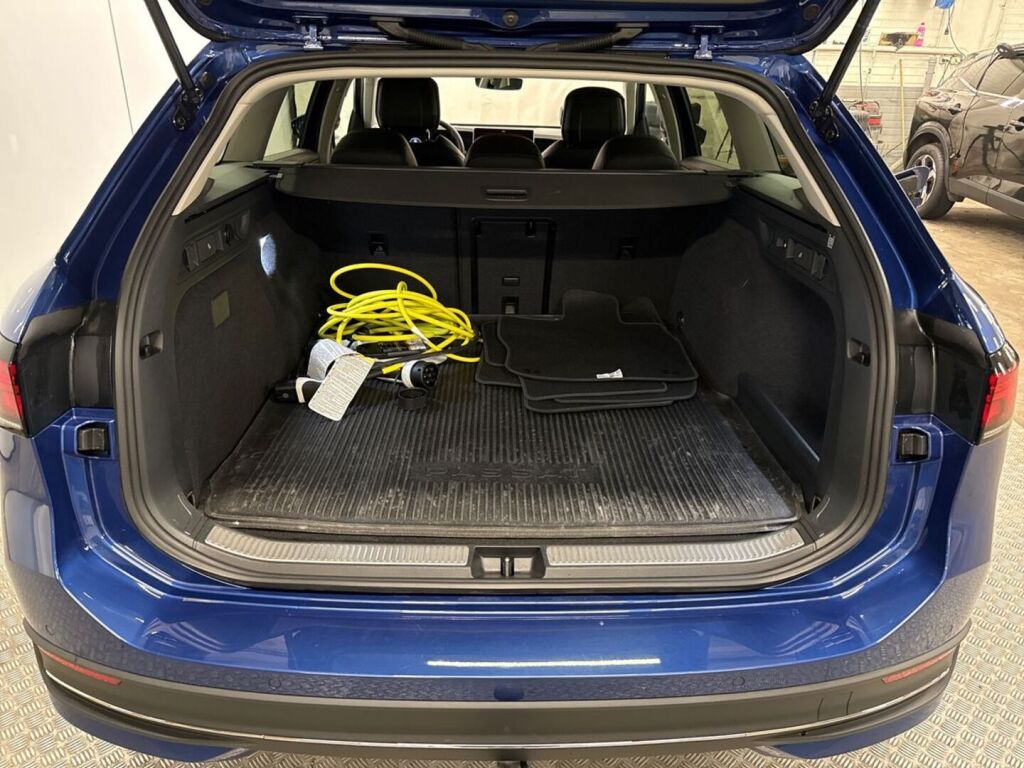Volkswagen Passat 2025 Sininen