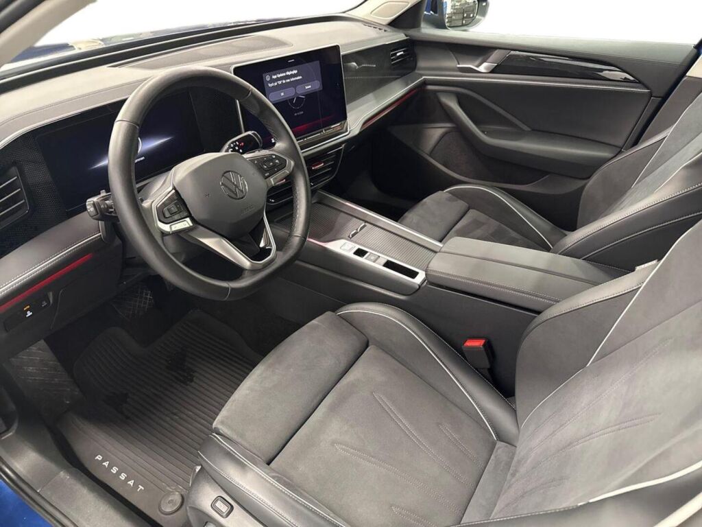 Volkswagen Passat 2025 Sininen