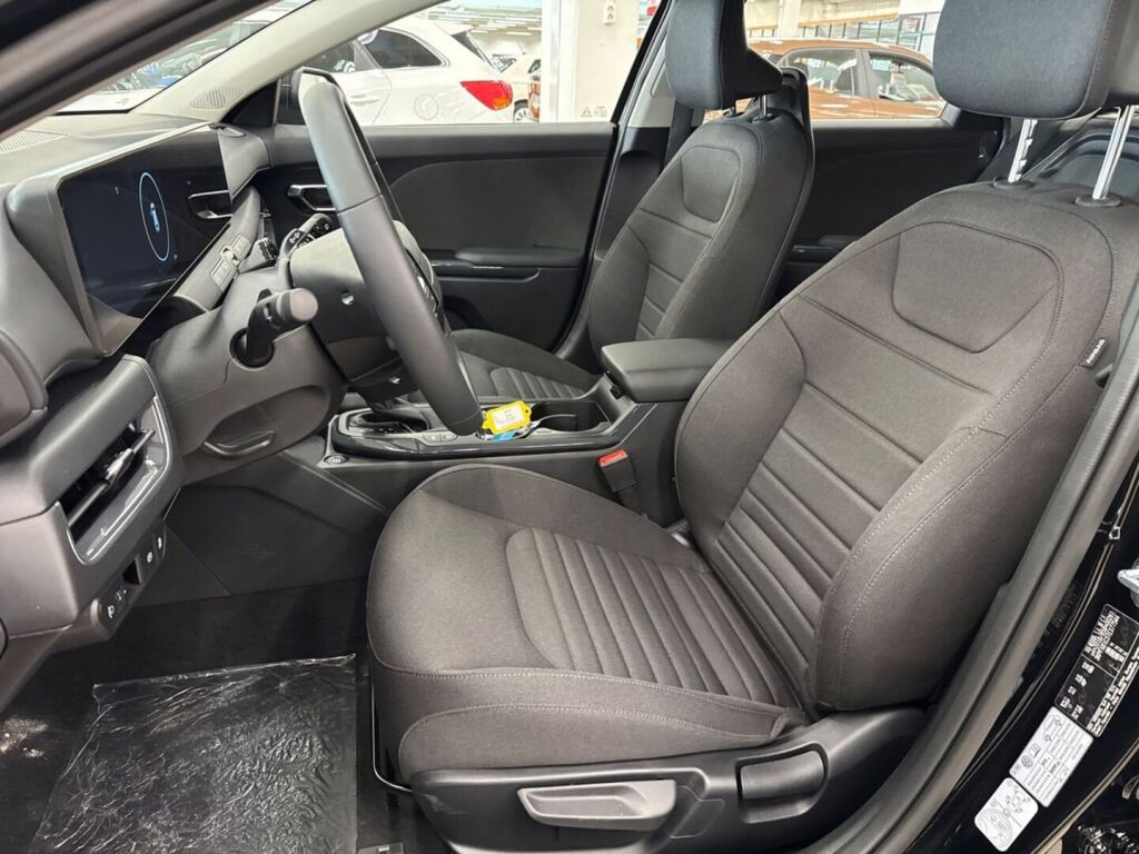 Kia K4 2026 Musta