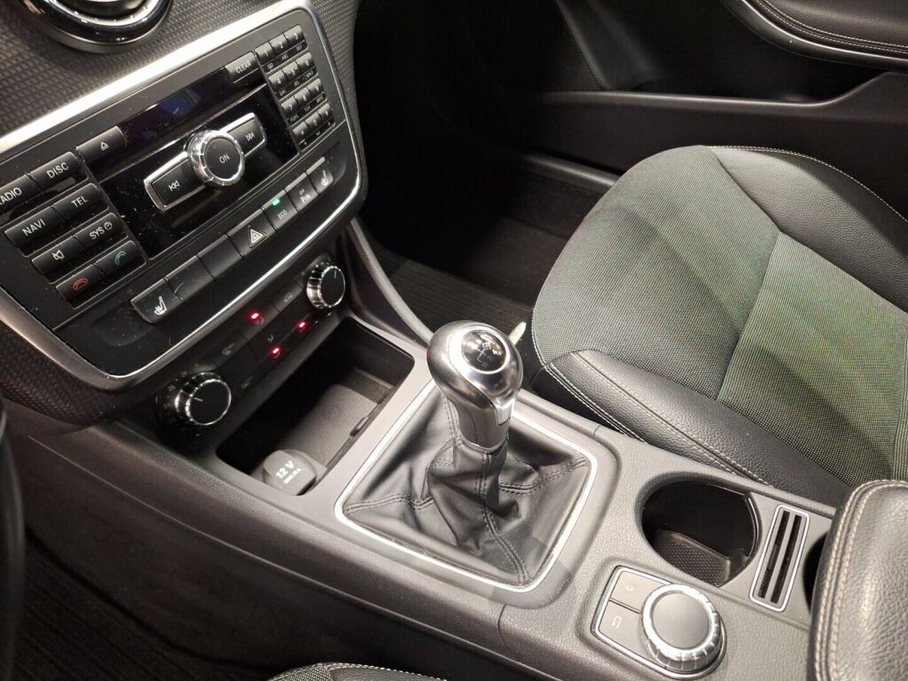 Mercedes-Benz A 2013 Musta