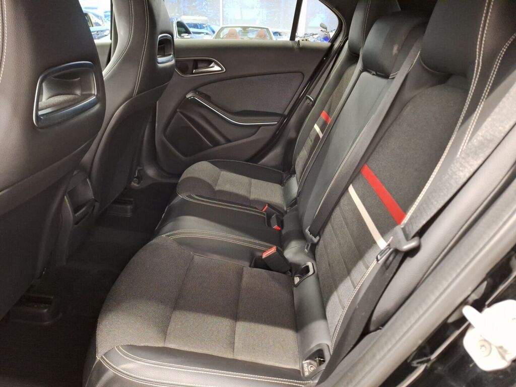 Mercedes-Benz A 2013 Musta