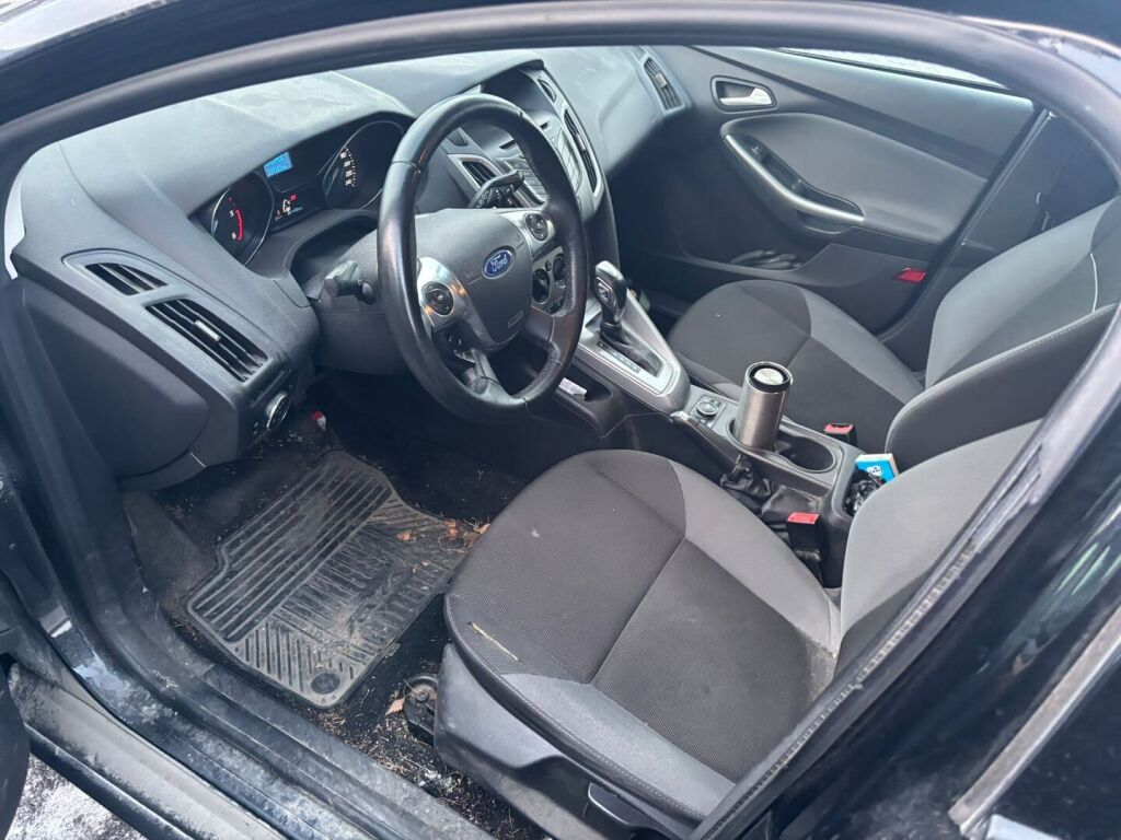 Ford Focus 2013 Musta
