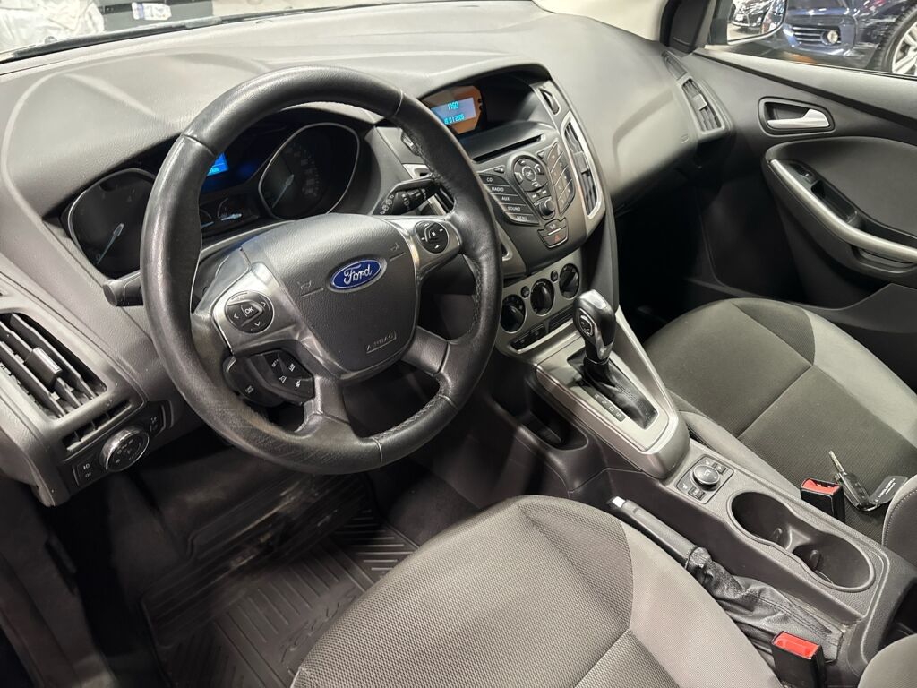 Ford Focus 2013 Musta