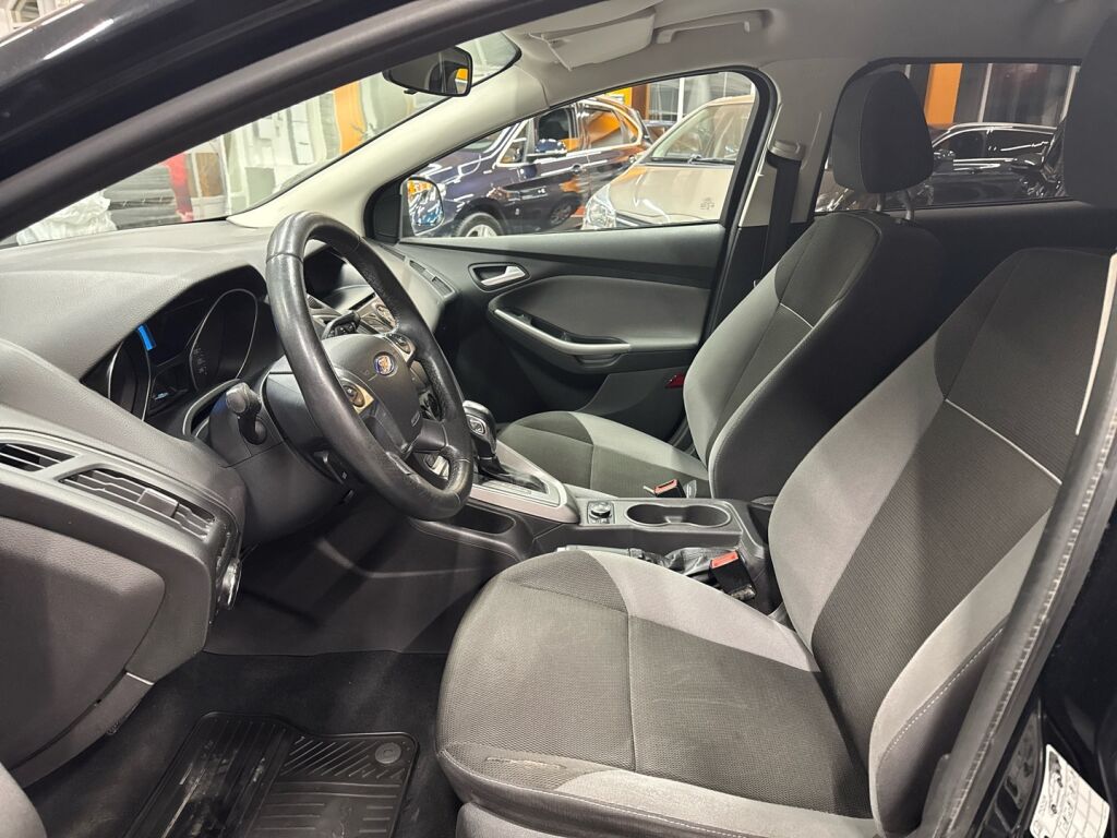 Ford Focus 2013 Musta