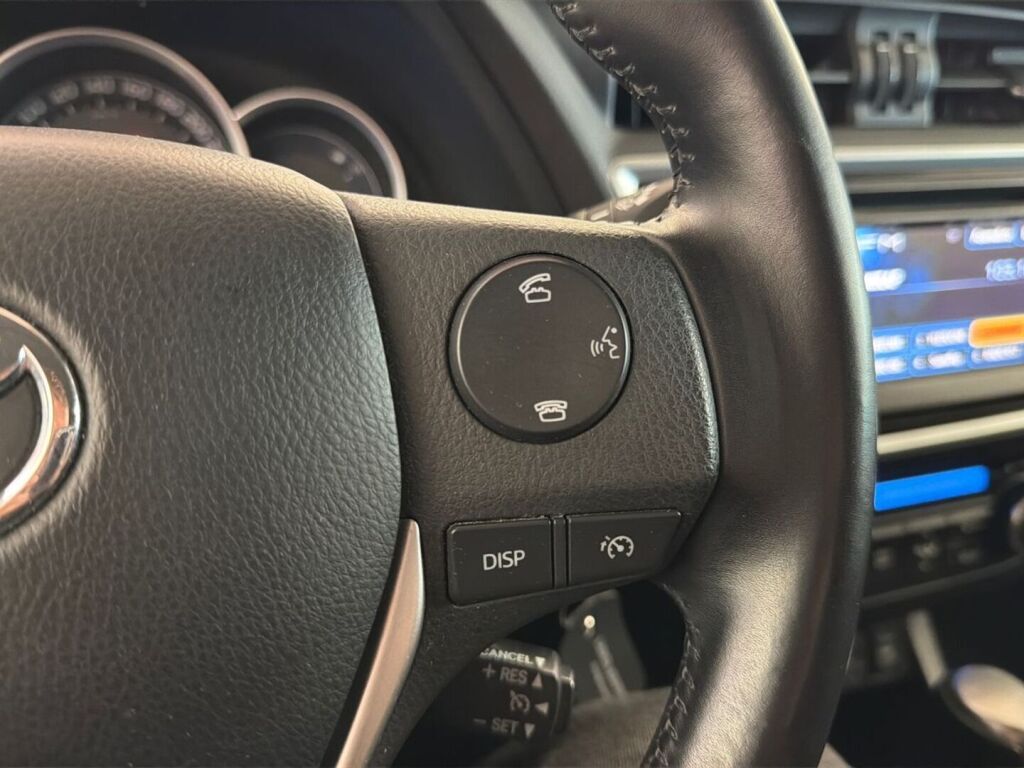 Toyota Auris 2013 Punainen