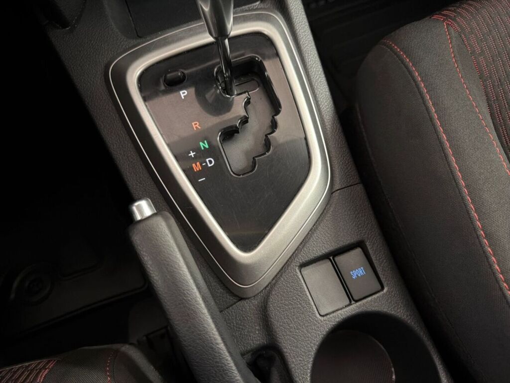 Toyota Auris 2013 Punainen