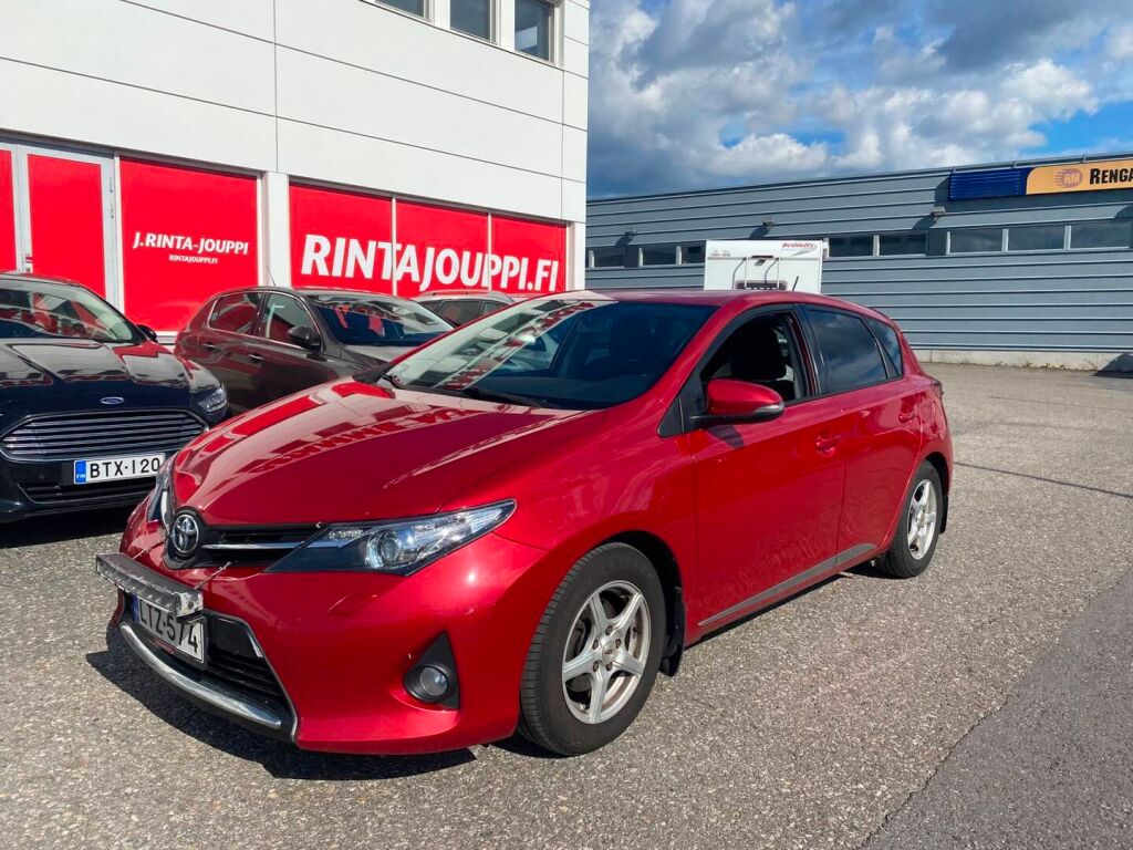 Toyota Auris 2013 Punainen
