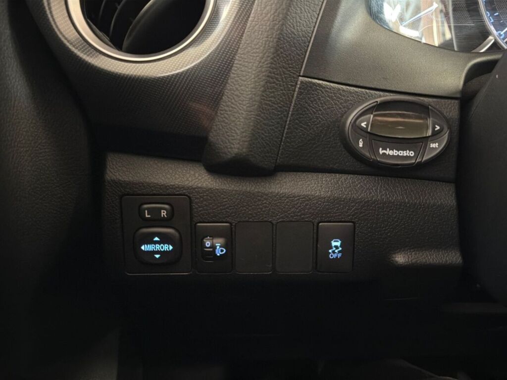 Toyota Auris 2013 Punainen
