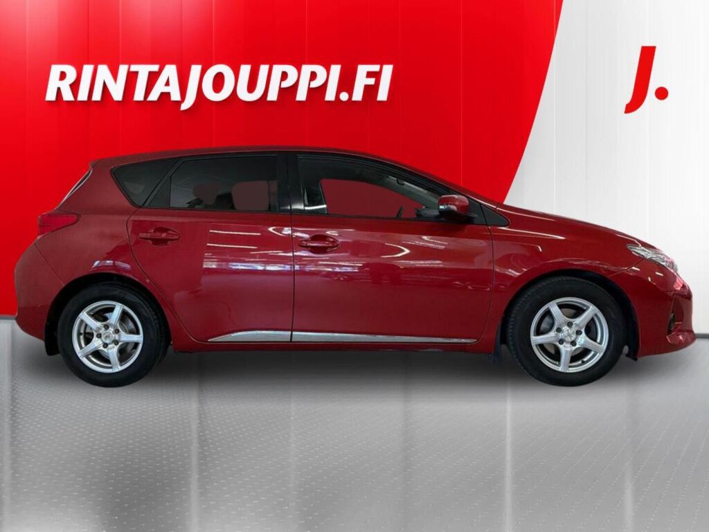 Toyota Auris 2013 Punainen