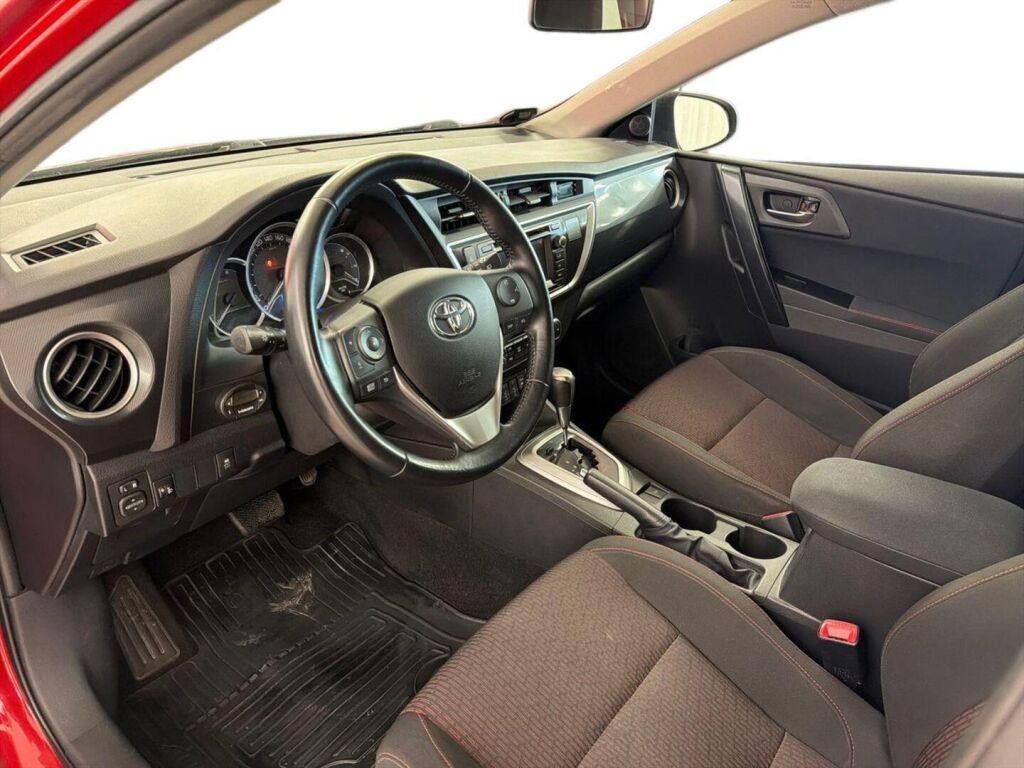 Toyota Auris 2013 Punainen