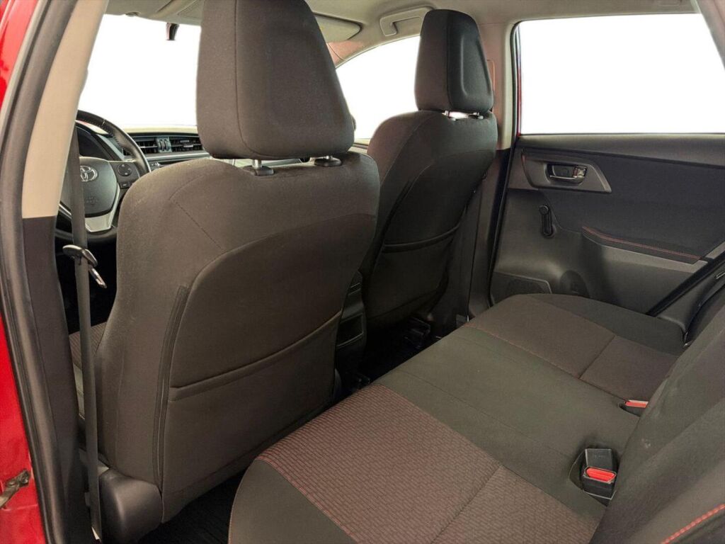 Toyota Auris 2013 Punainen