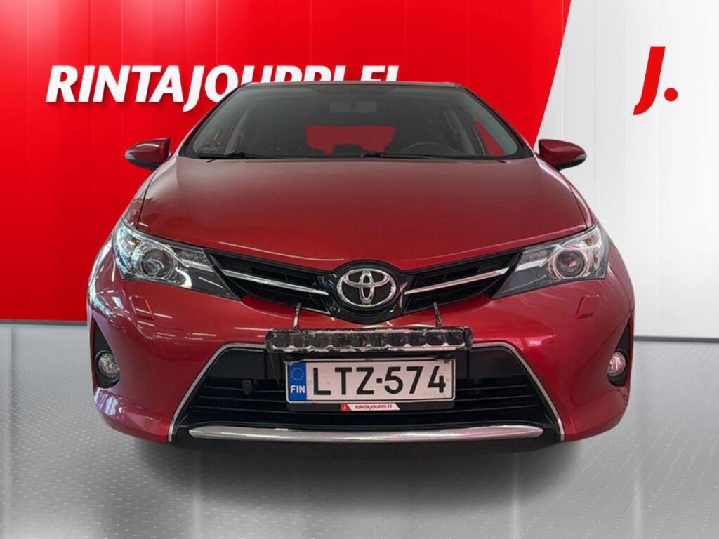 Toyota Auris 2013 Punainen