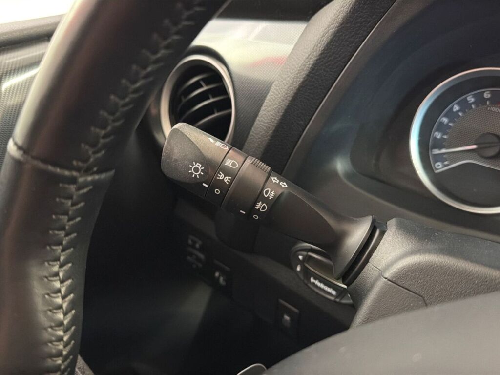 Toyota Auris 2013 Punainen