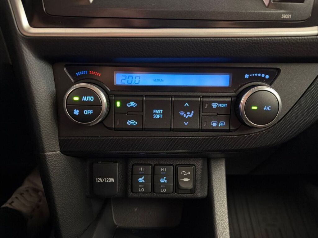 Toyota Auris 2013 Punainen