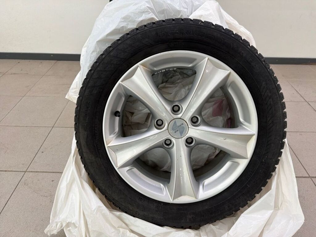 Toyota Auris 2013 Punainen