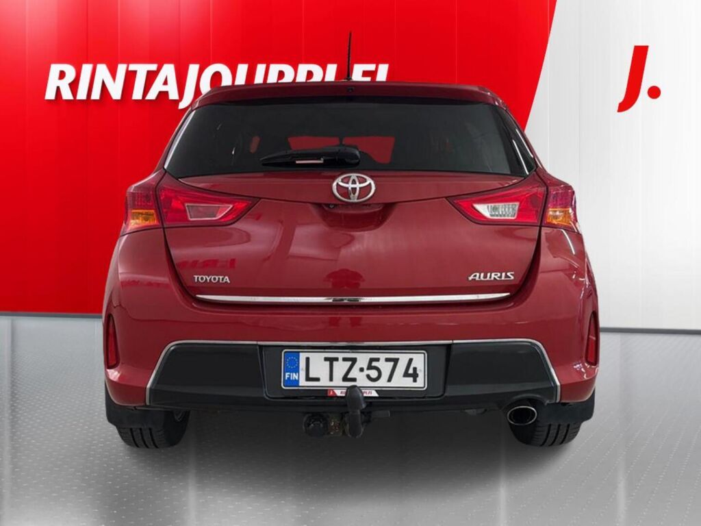 Toyota Auris 2013 Punainen