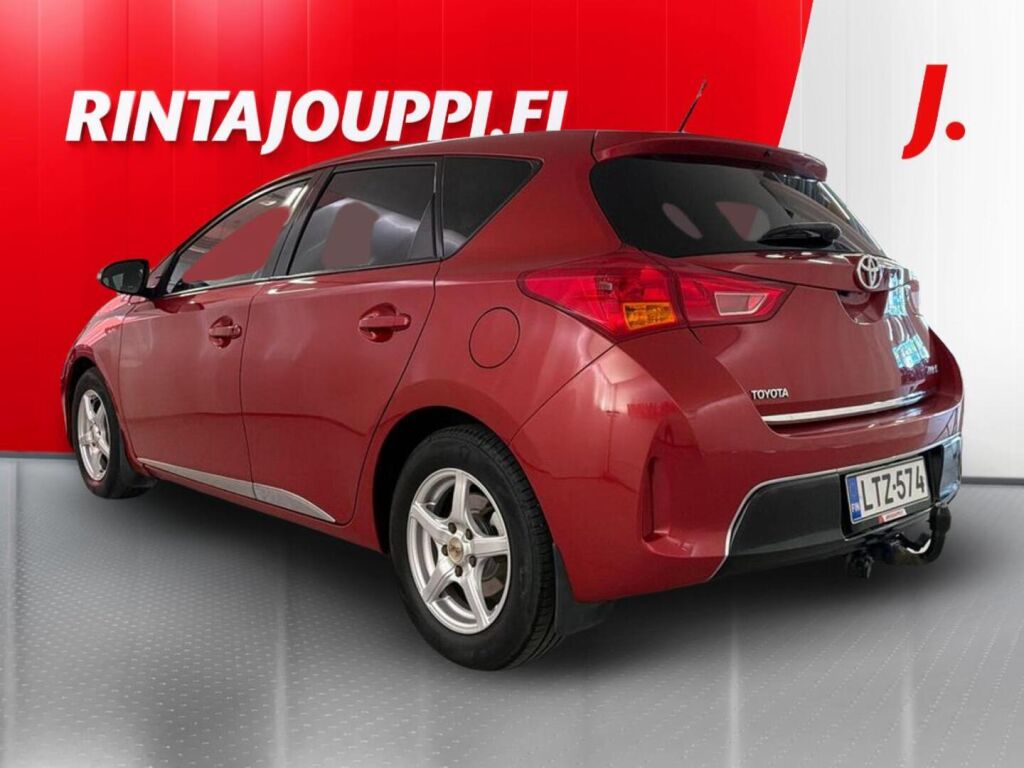 Toyota Auris 2013 Punainen