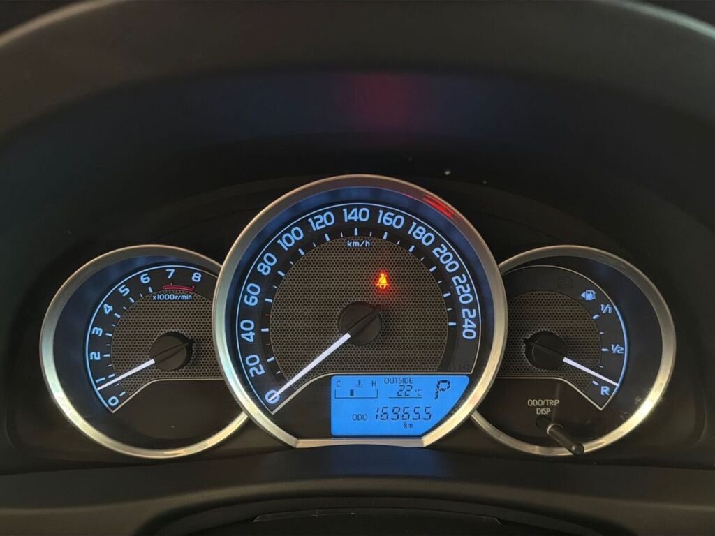 Toyota Auris 2013 Punainen