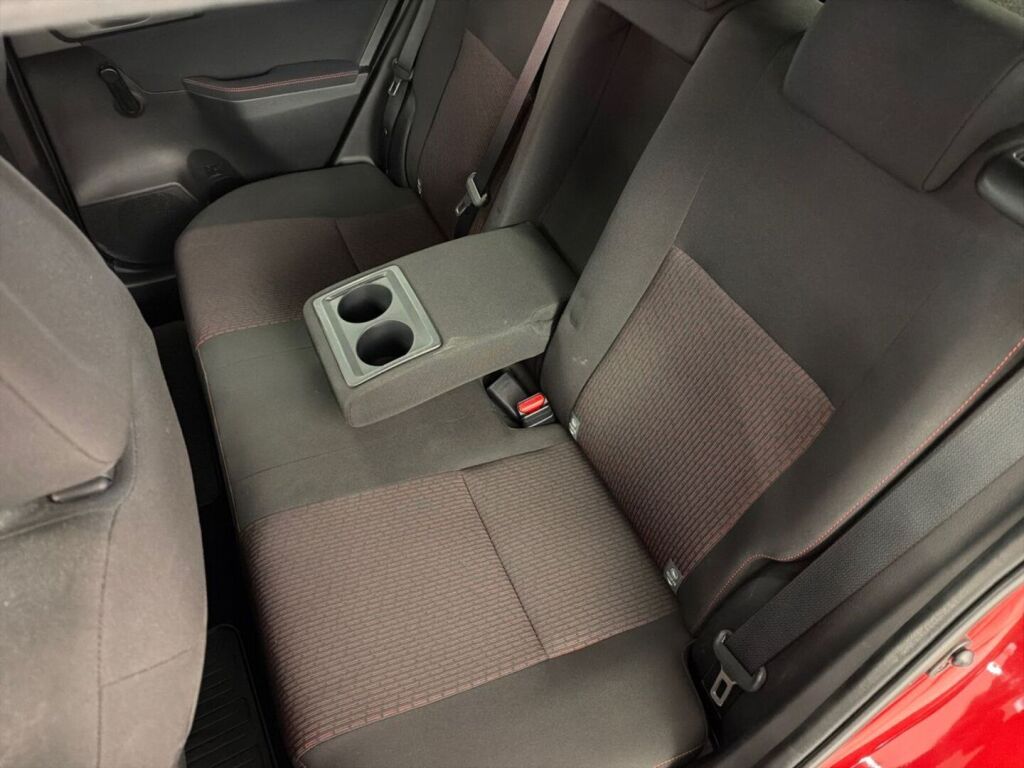 Toyota Auris 2013 Punainen