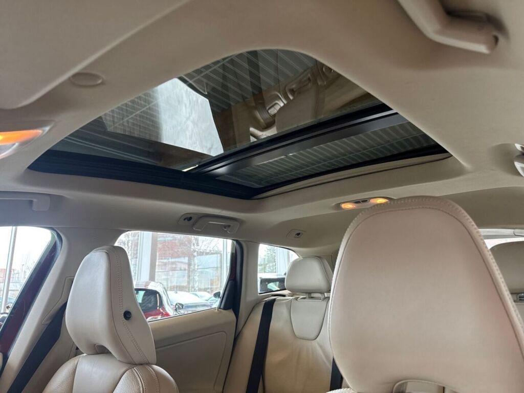 Volvo XC60 2013 Punainen