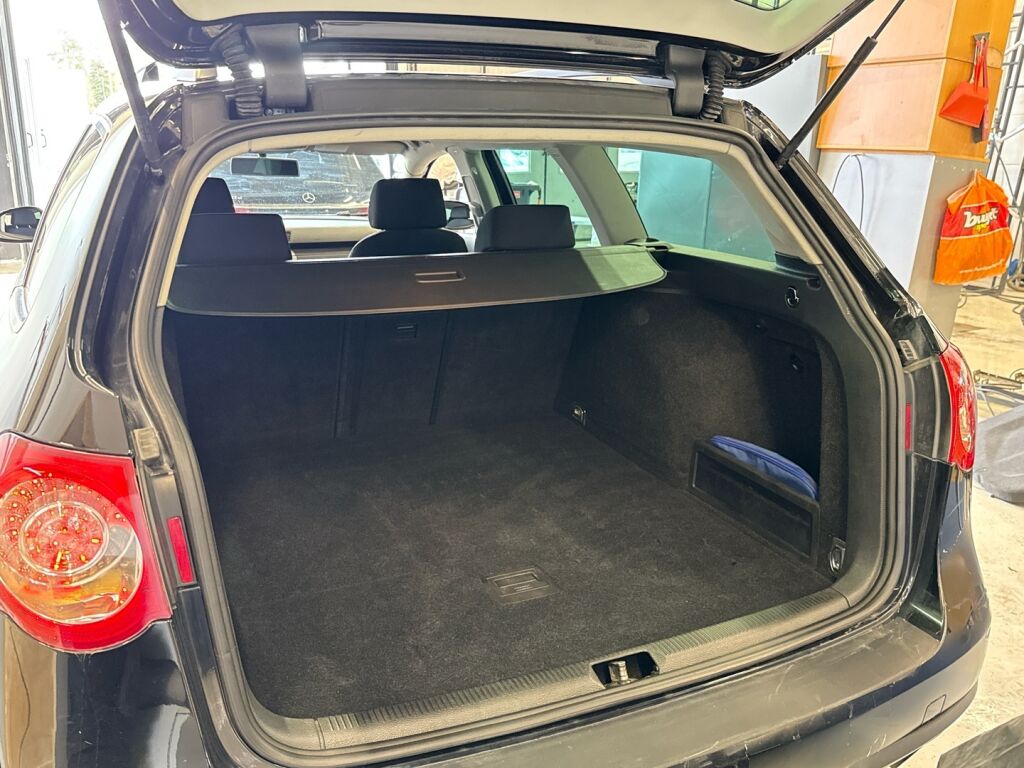 Volkswagen Passat Variant 2006 Musta
