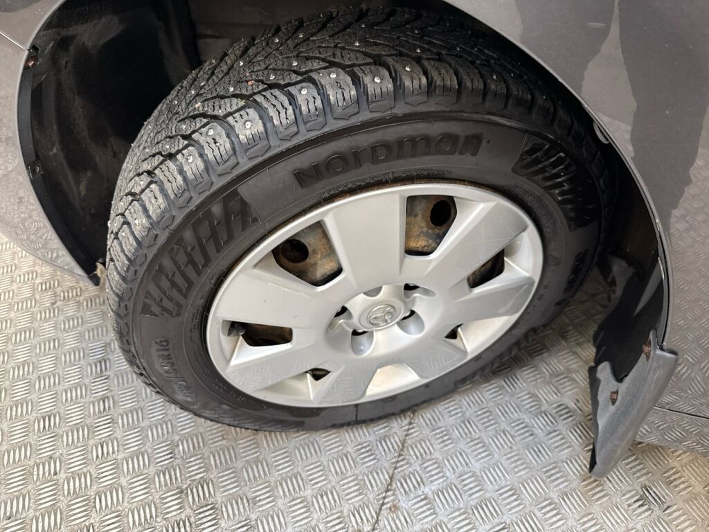 Toyota Verso 2010 Harmaa