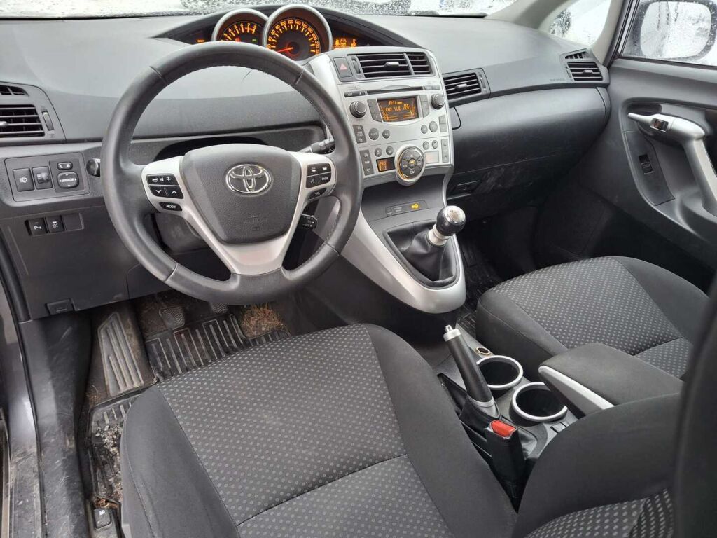 Toyota Verso 2010 Harmaa