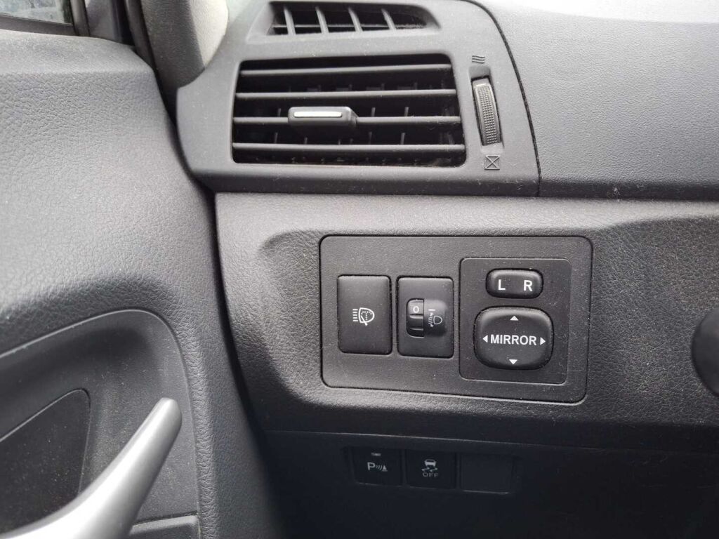 Toyota Verso 2010 Harmaa