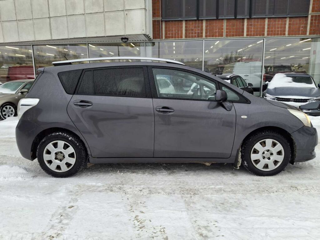 Toyota Verso 2010 Harmaa