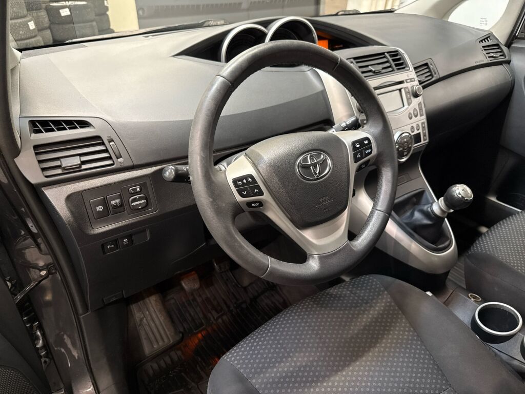 Toyota Verso 2010 Harmaa