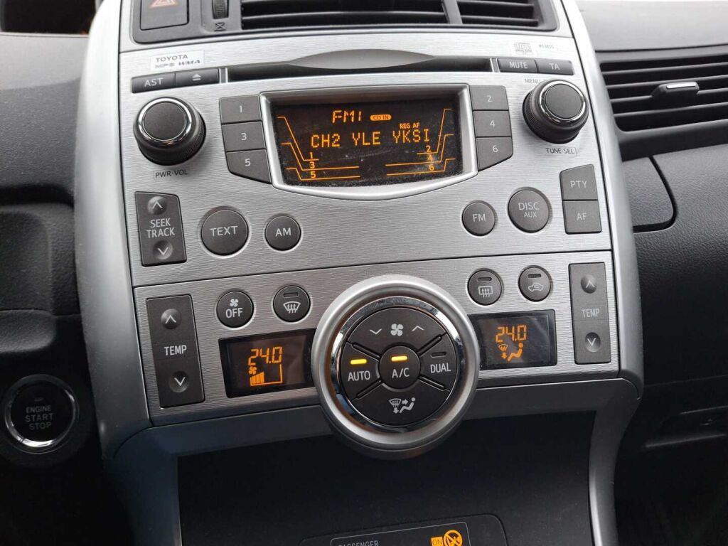 Toyota Verso 2010 Harmaa