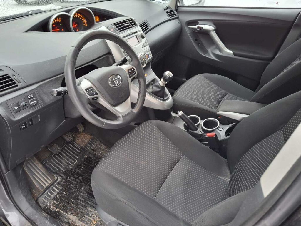 Toyota Verso 2010 Harmaa