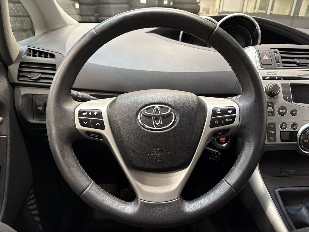 Toyota Verso 2010 Harmaa