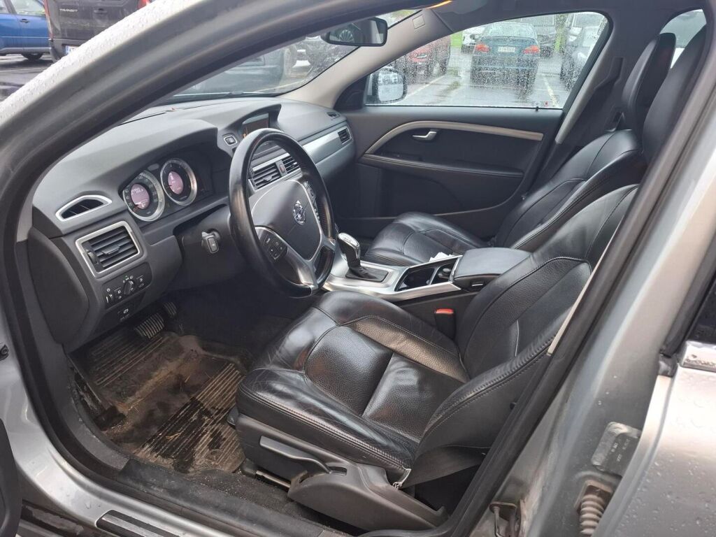 Volvo V70 2013 Harmaa