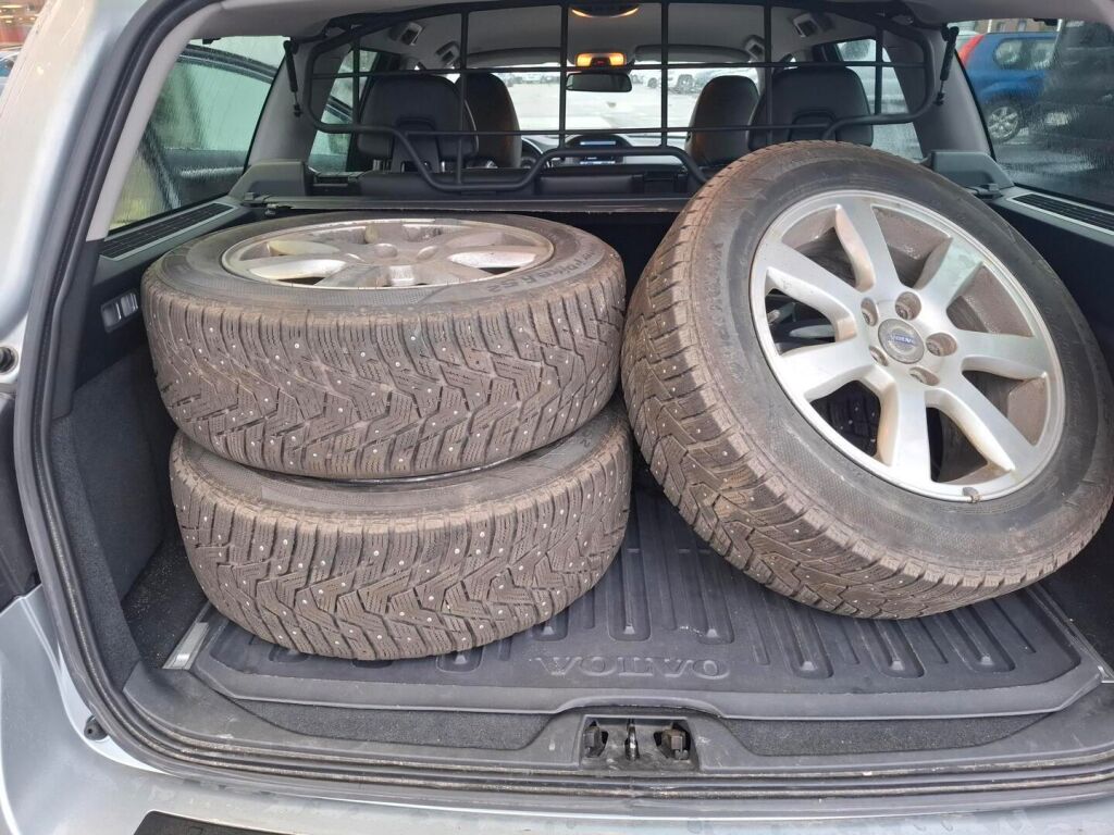 Volvo V70 2013 Harmaa