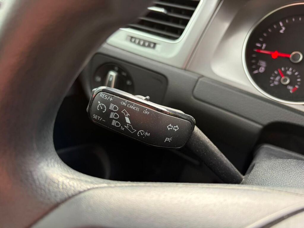 Volkswagen Golf 2014 Punainen
