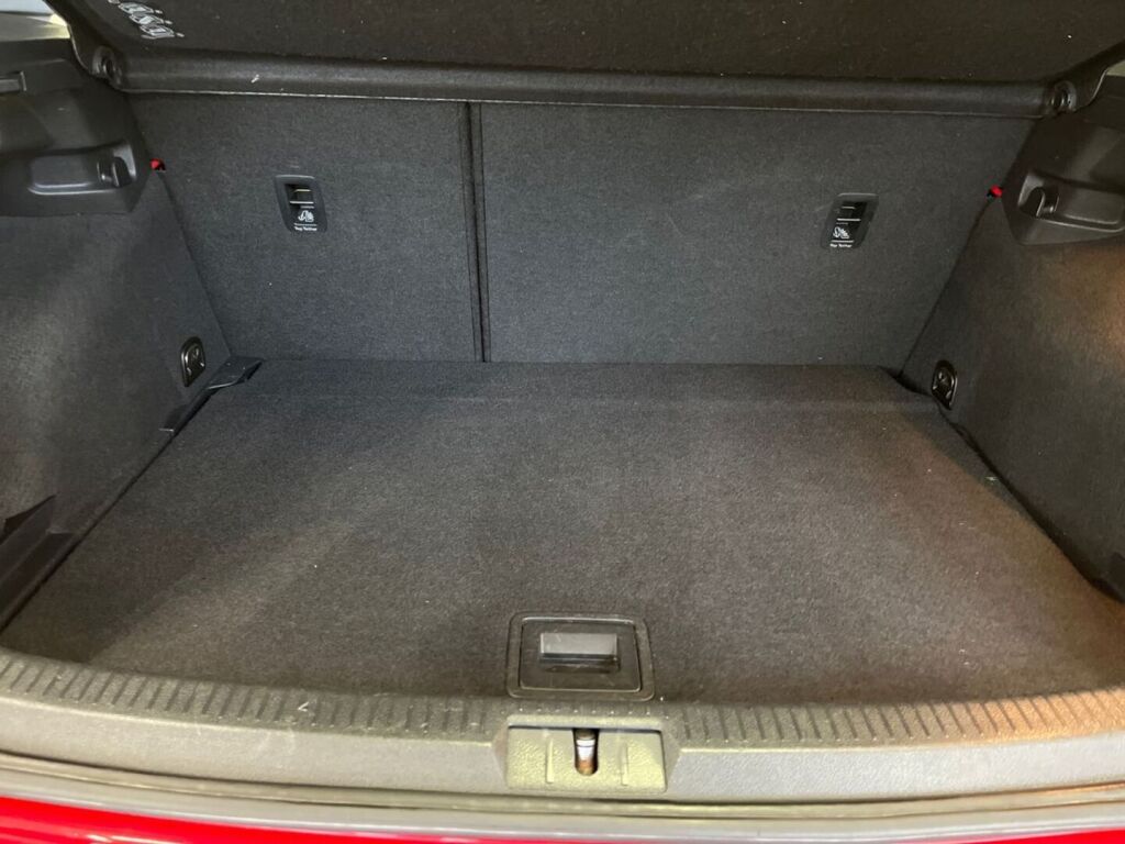 Volkswagen Golf 2014 Punainen