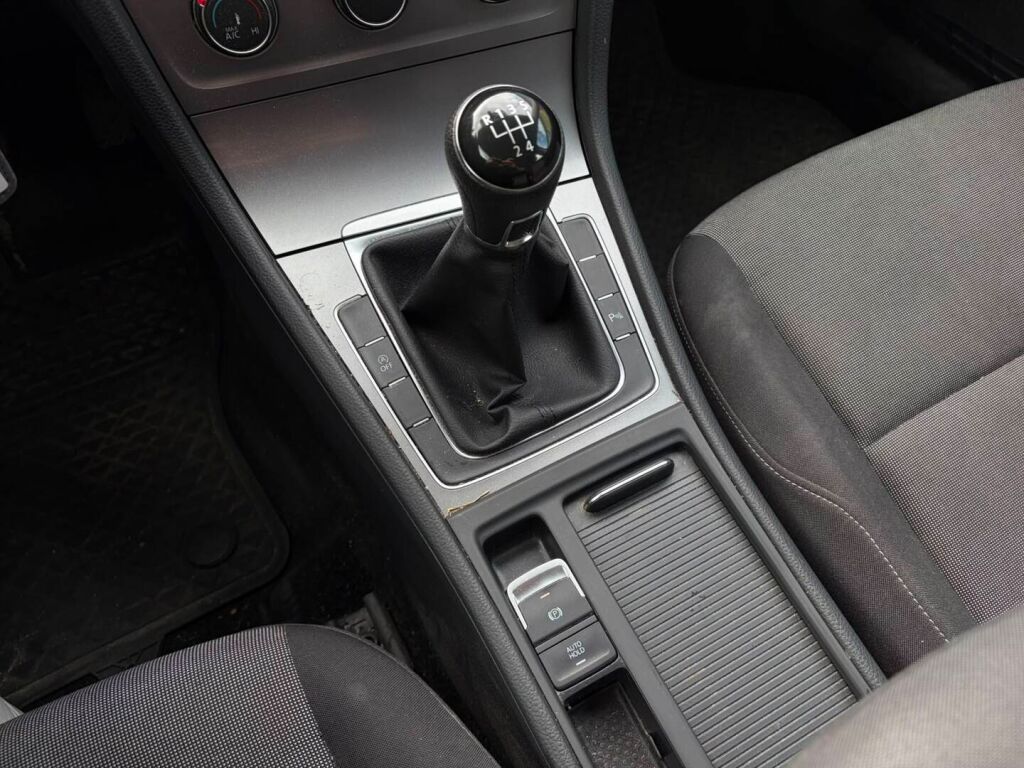 Volkswagen Golf 2014 Punainen