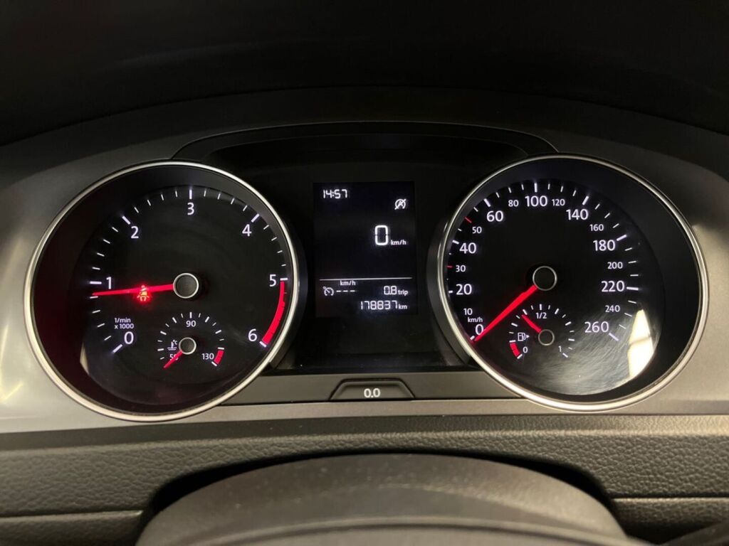 Volkswagen Golf 2014 Punainen