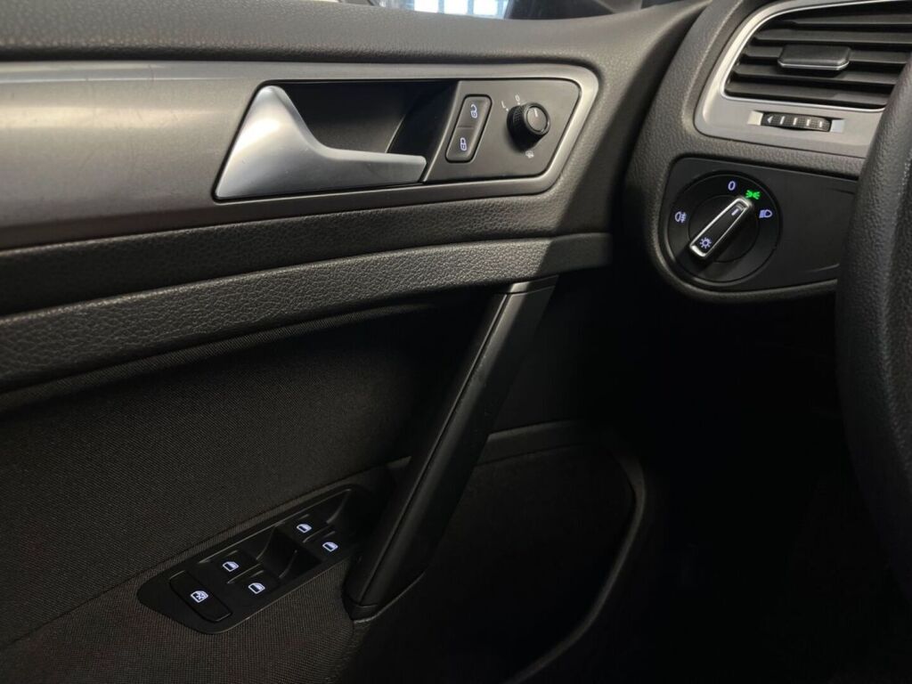 Volkswagen Golf 2014 Punainen