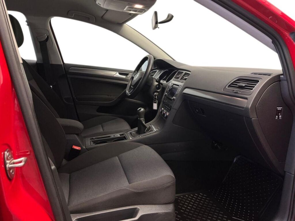 Volkswagen Golf 2014 Punainen