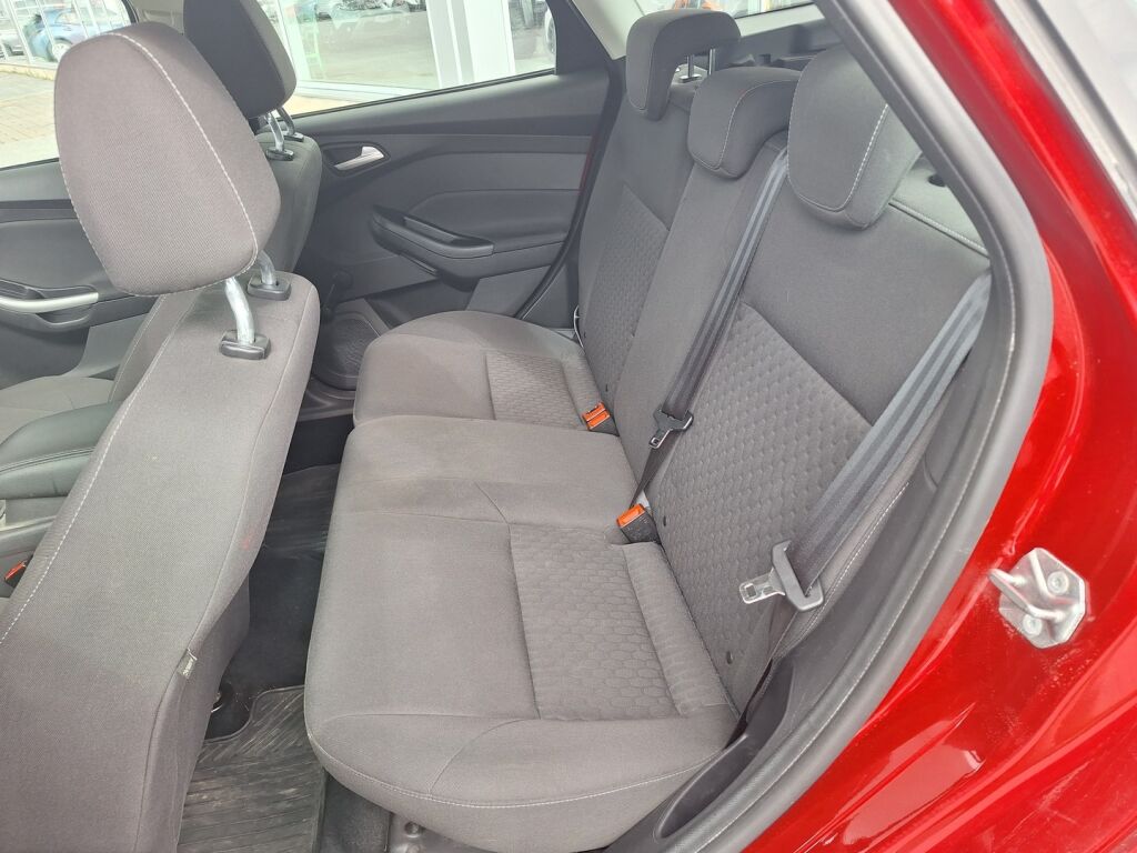 Ford Focus 2013 Punainen