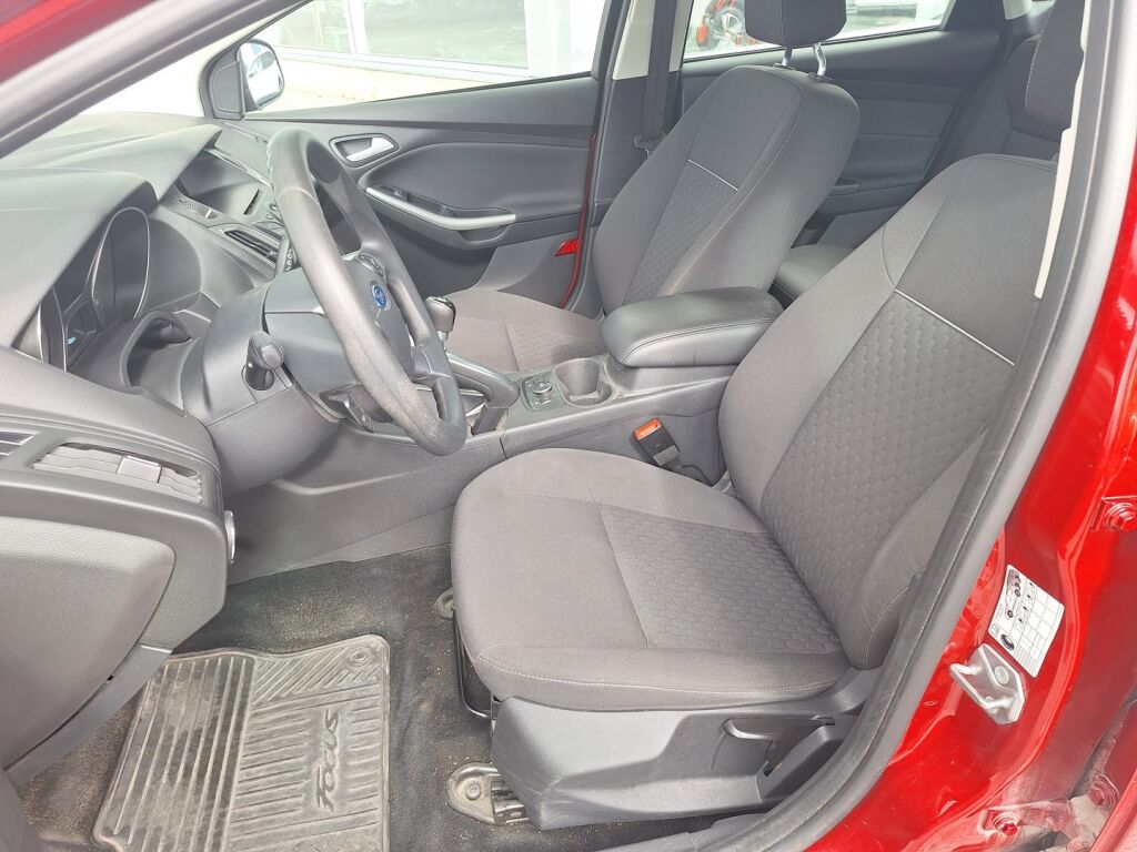 Ford Focus 2013 Punainen